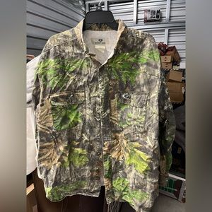 Mossy Oak mens long sleeve button down shirt